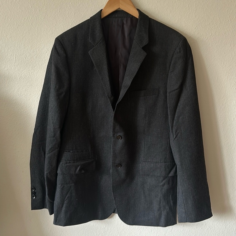 Theory sz 42 R wool pinstripe blazer jacket, great pre owned condition